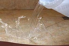 青山湖漏水维修 免砸砖防水材料该如何施工